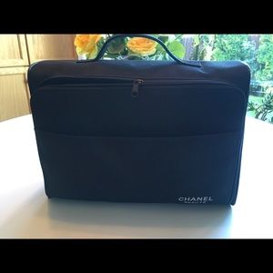 CHANEL Make-up Artist’s Bag